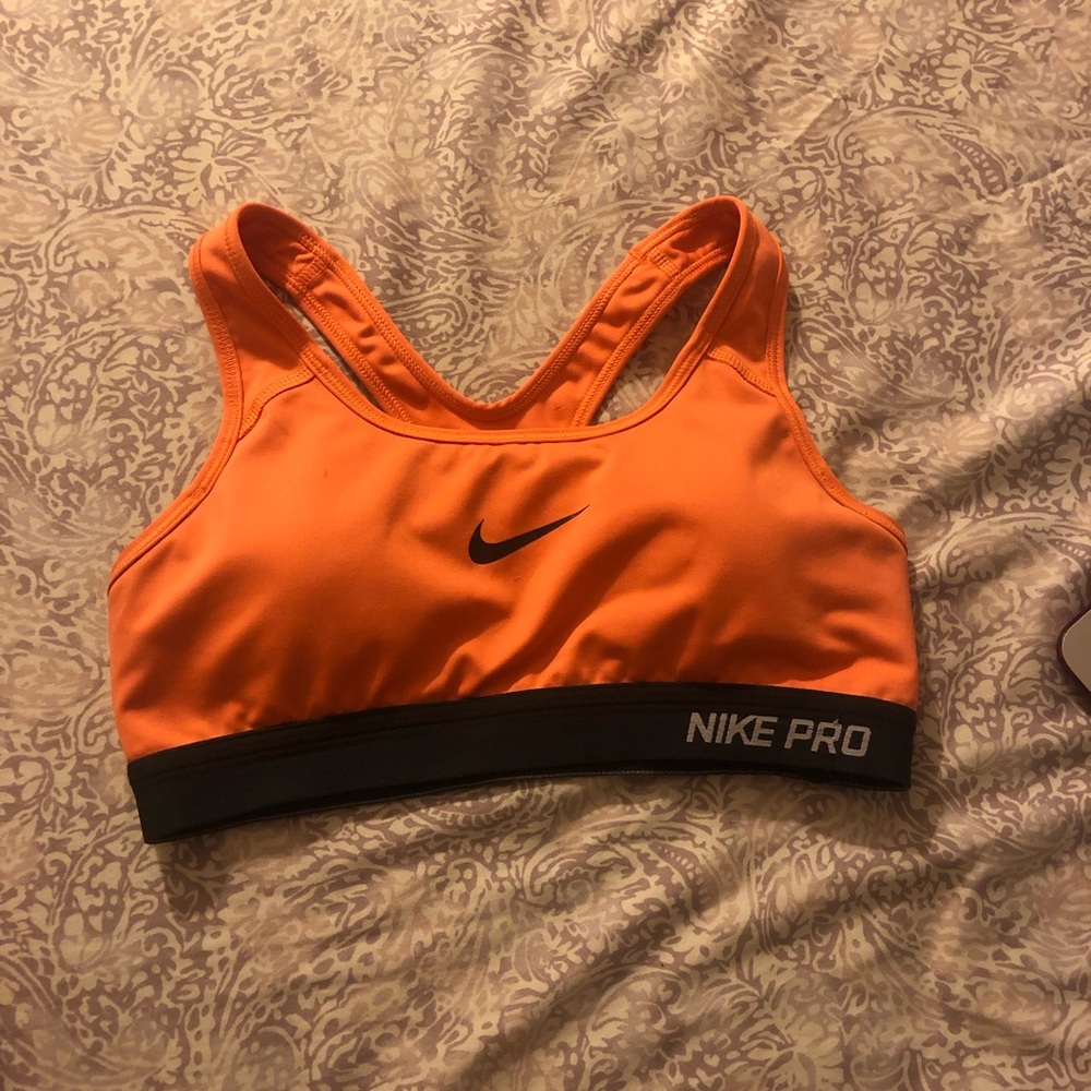 Nike sports bra 🔥 (sold on depop)